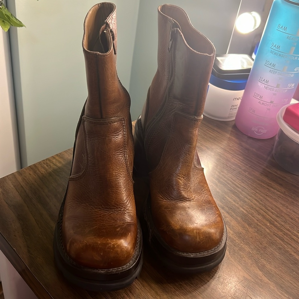 Vintage 90’s Y2K Steve Madden HOTT boots Cognac Brown Chunky Heel Leather 6